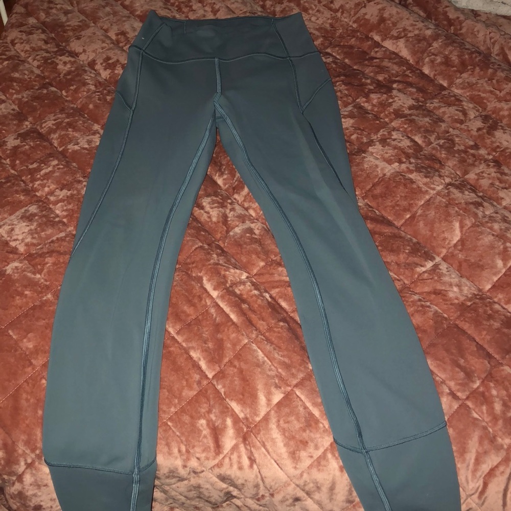 Lululemon “In Movement” 25” inseam leggings!